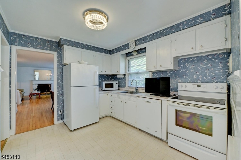 271 Summit Road Mountainside, NJ 07092 - Photo 18 of 34 Gallery Image 18