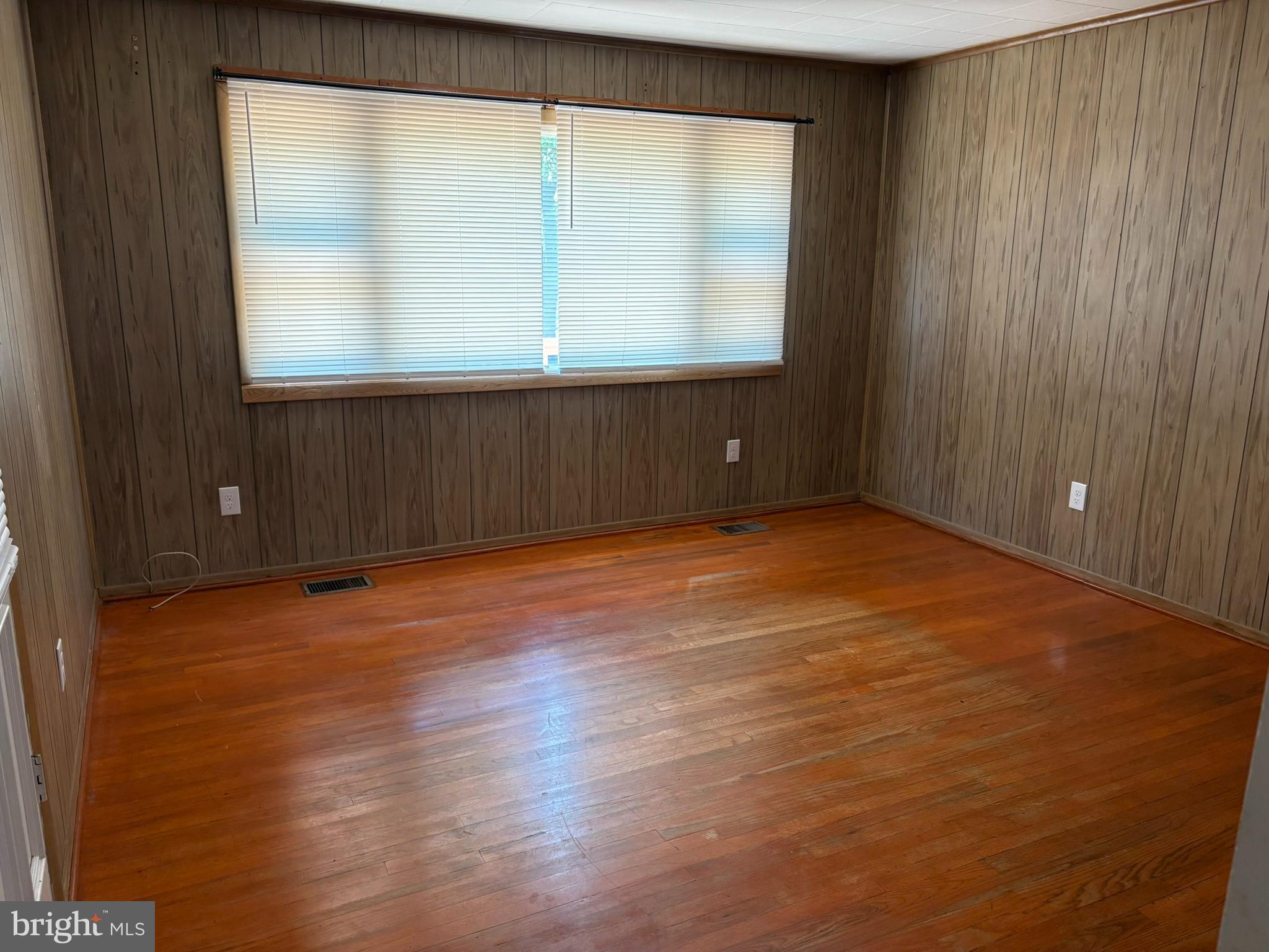 4903 Hollywood Road College Park, MD 20740 - Photo 10 of 28 Bonus Room