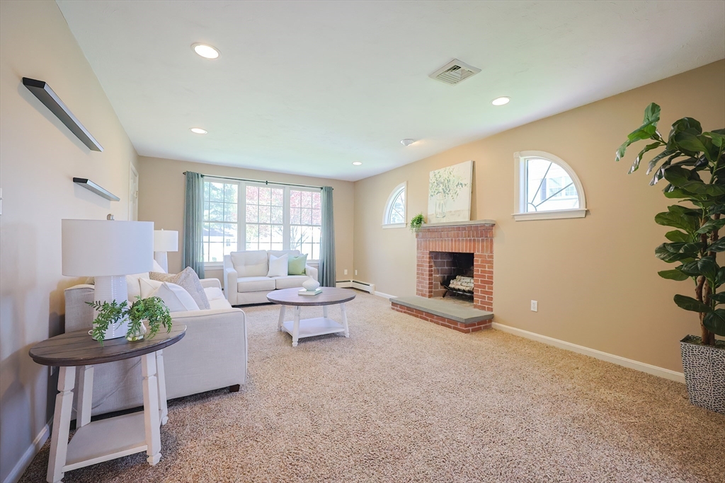 16 Jasons Path Walpole, MA 02081 - Photo 8 of 38 Gallery Image 8