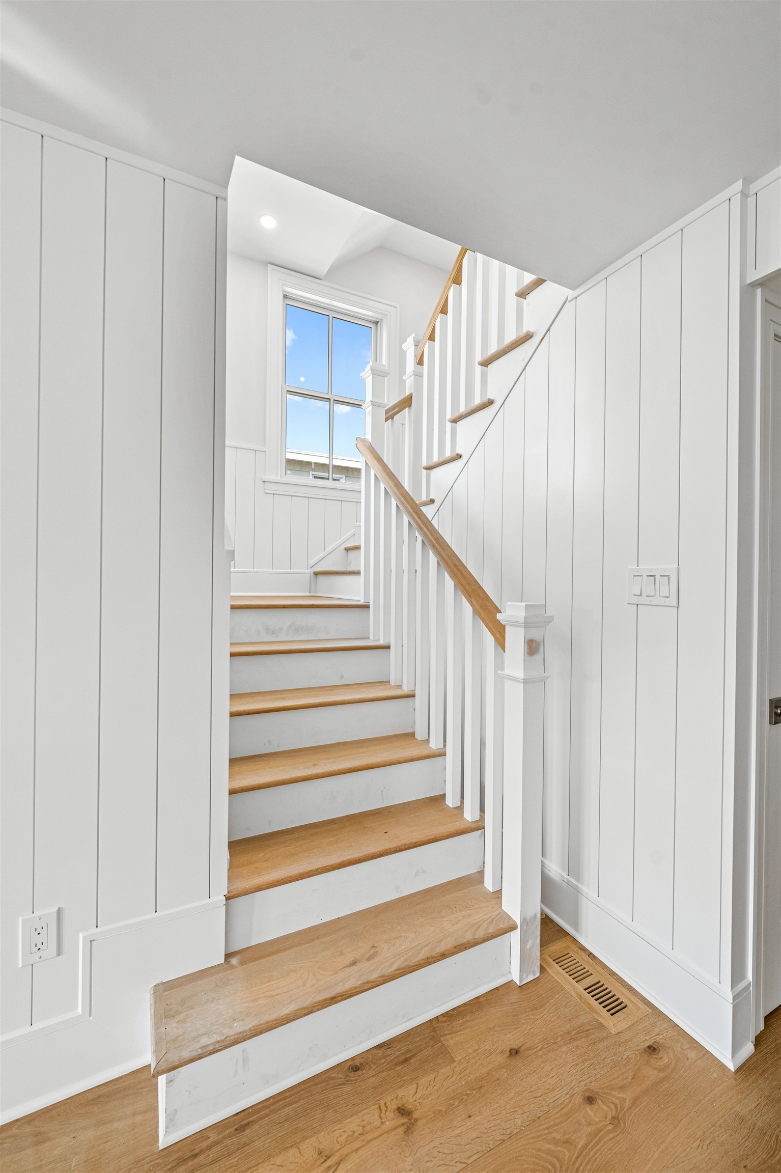 1819 Dune Drive Avalon, NJ 08202 - Photo 21 of 49 a view of entryway with wooden floor