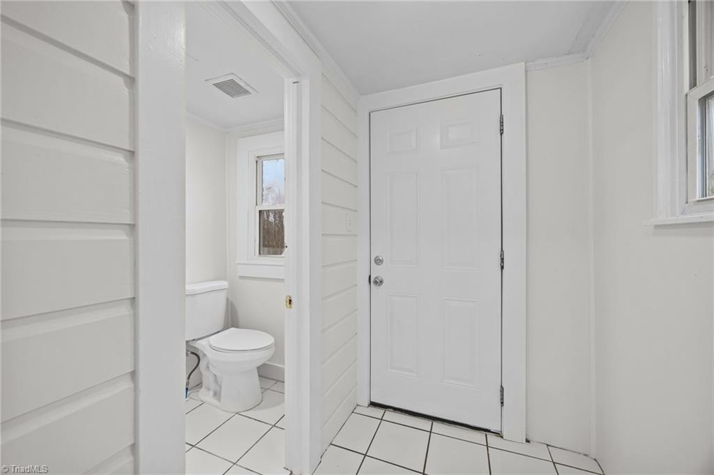 5529 Old Thomasville Road Archdale, NC 27263 - Photo 14 of 25 Bathroom