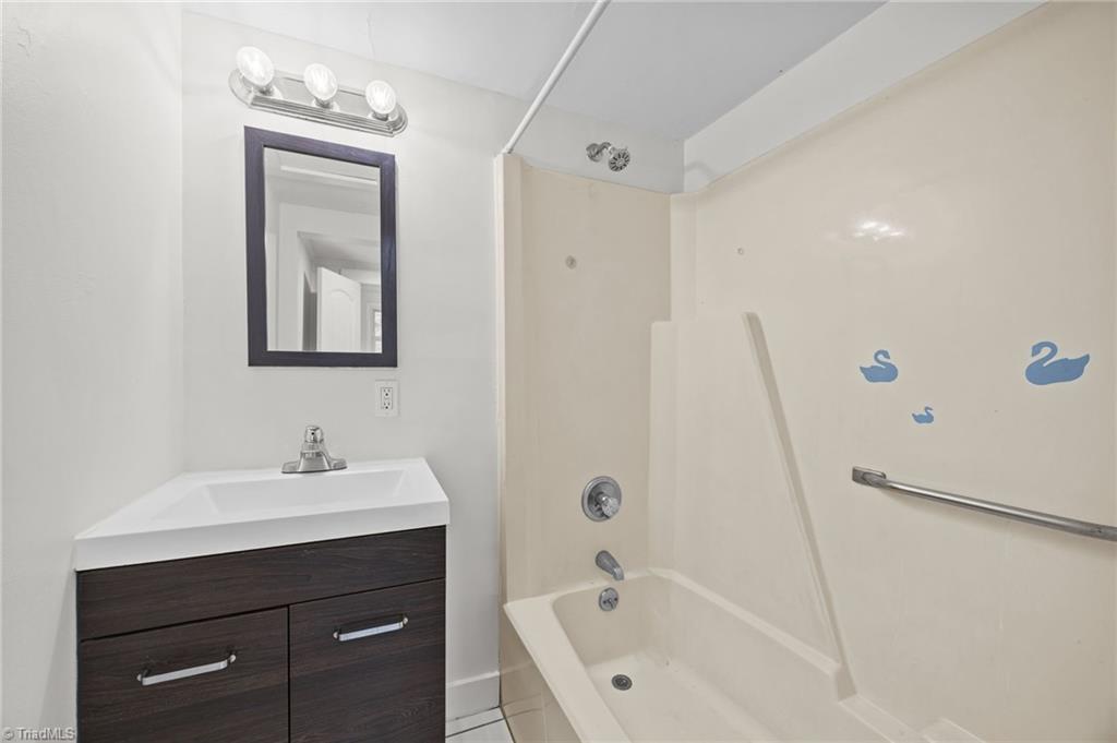 5529 Old Thomasville Road Archdale, NC 27263 - Photo 15 of 25 Bathroom