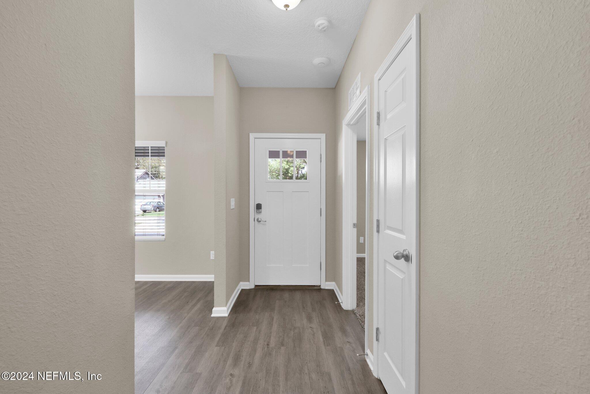 5340 Bedford Road Jacksonville, FL 32207 - Photo 4 of 44 Foyer