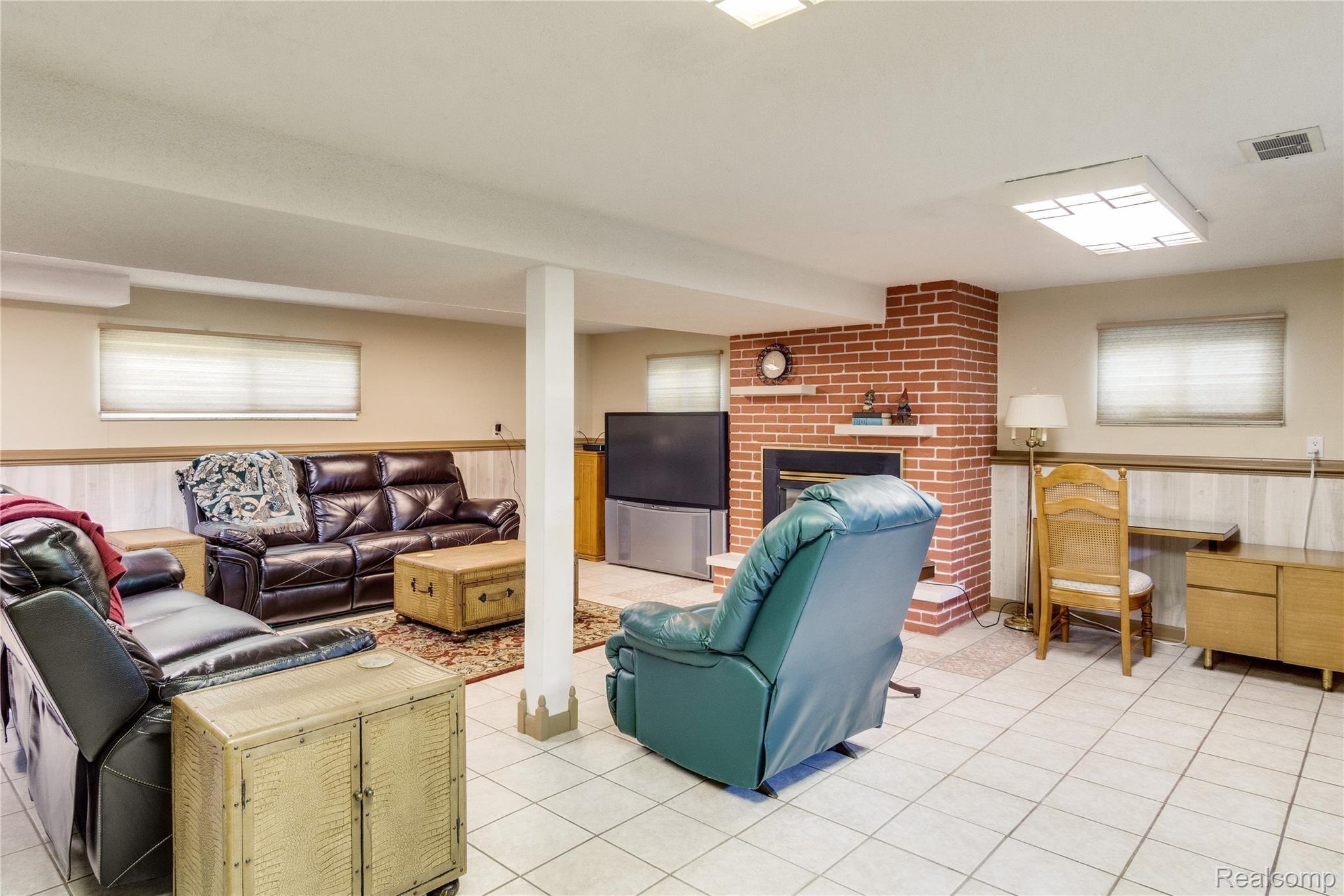 3385 West Wilson Road Clio, MI 48420 - Photo 20 of 30 Interiors (24 of 32).jpg