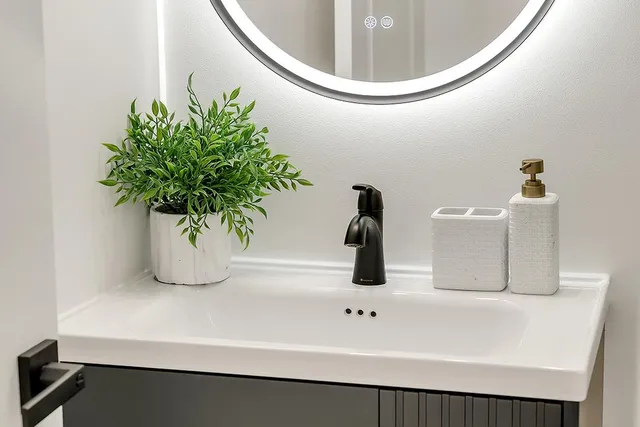 a close view of sink