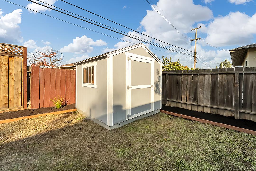527 Maple Avenue Milpitas, CA 95035 - Photo 28 of 30 a view of backyard with hardwood