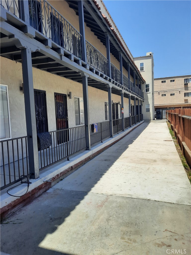 515 West 3rd Street Long Beach, CA 90802 - Photo 6 of 6 Interior Courtyard
