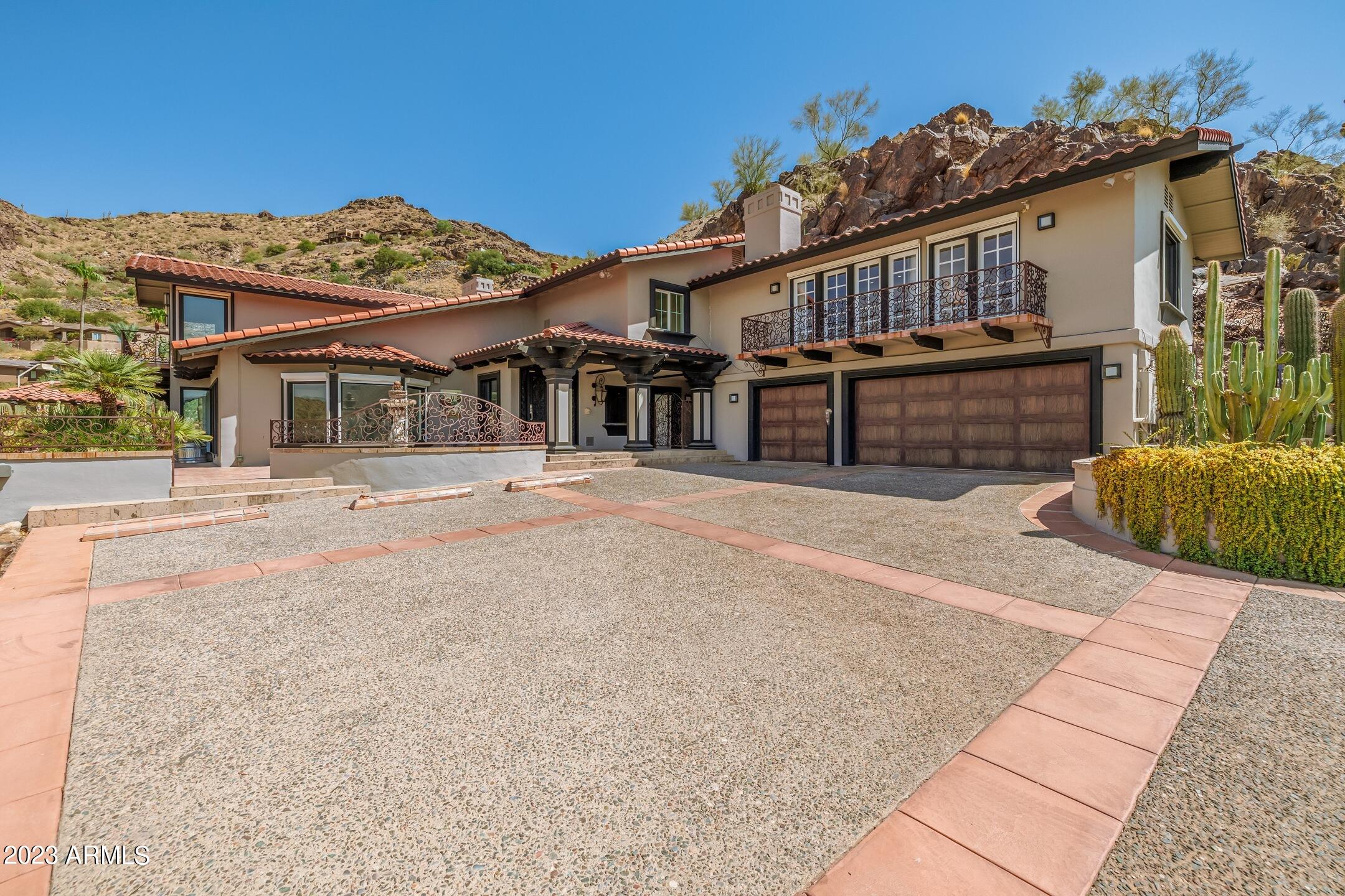 5339 East Desert Vista Road Paradise Valley, AZ 85253 - Photo 59 of 93 a front view of a house with a yard