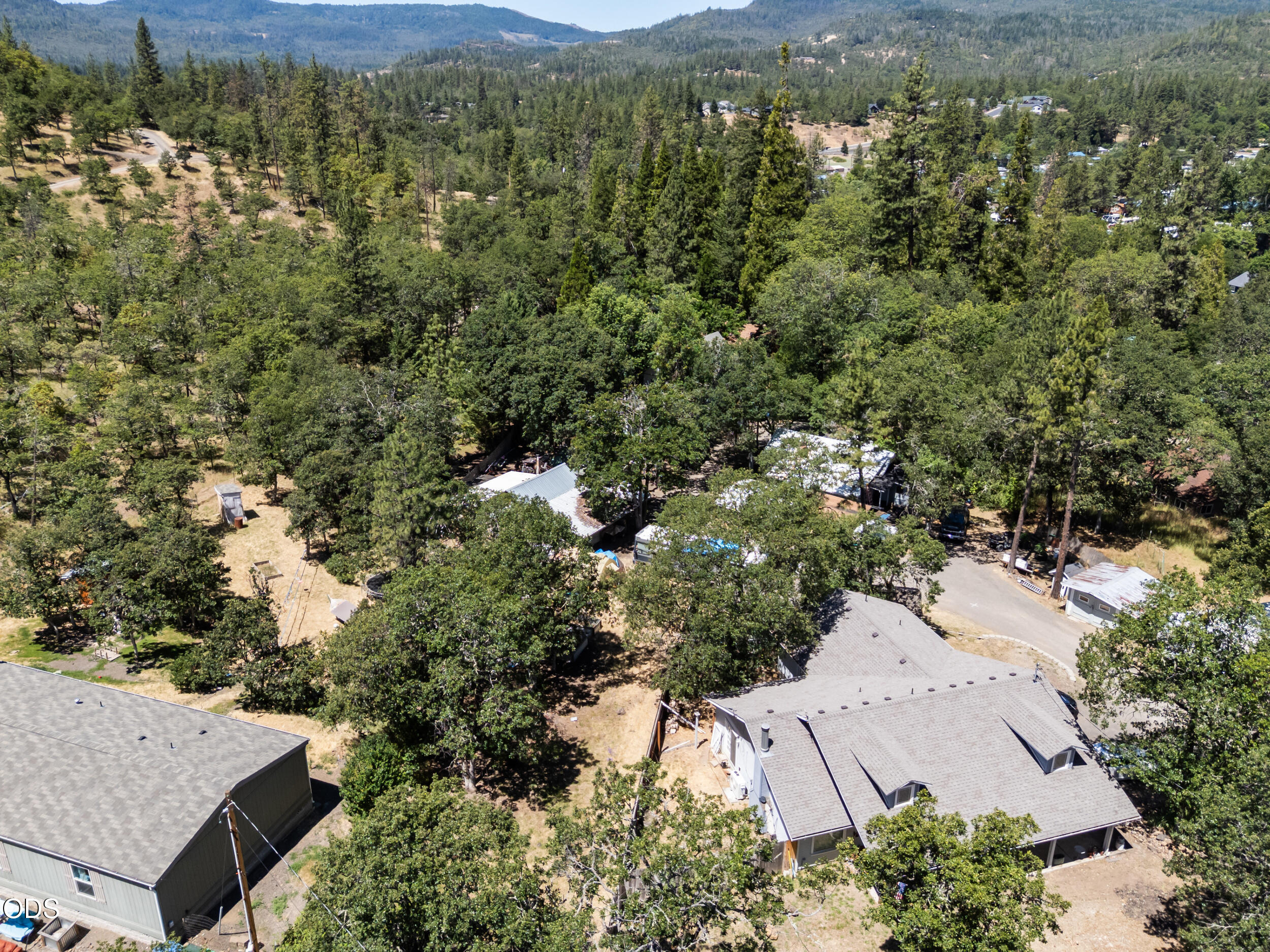 104 Fir Street Shady Cove, OR 97539 - Photo 3 of 37