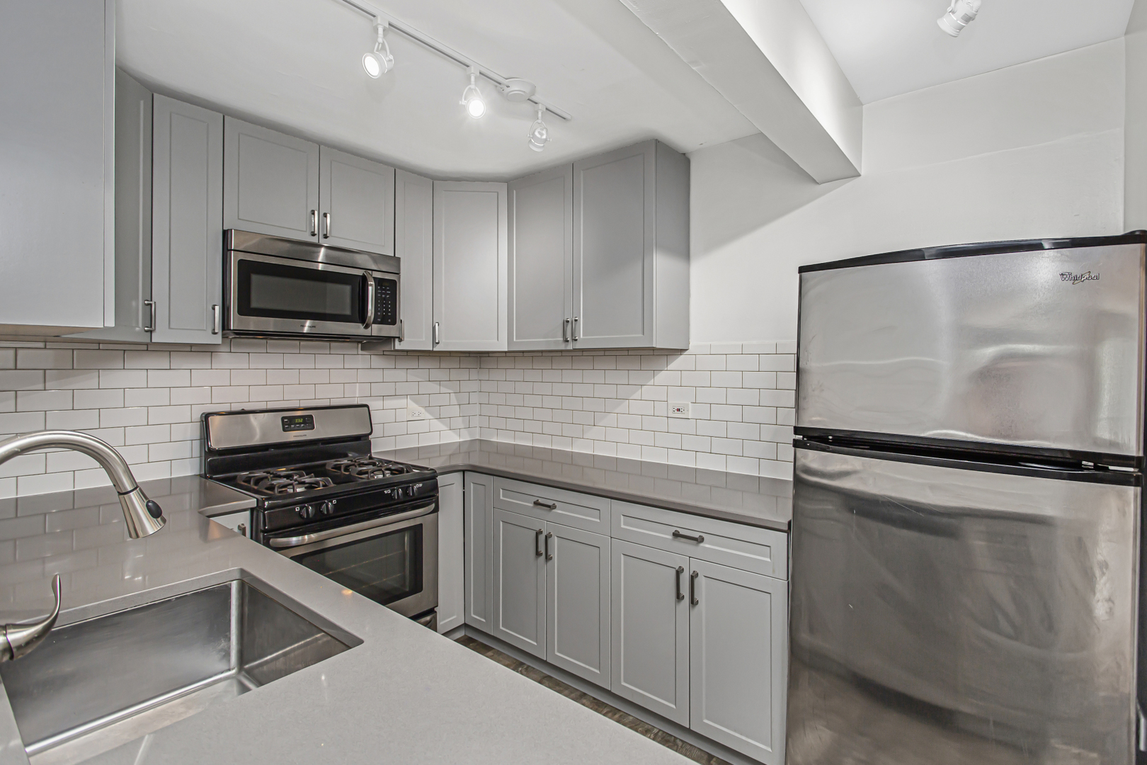 6060 North Ridge Avenue, Unit 2F Chicago, IL 60660 - Photo 7 of 21 Gallery Image 7