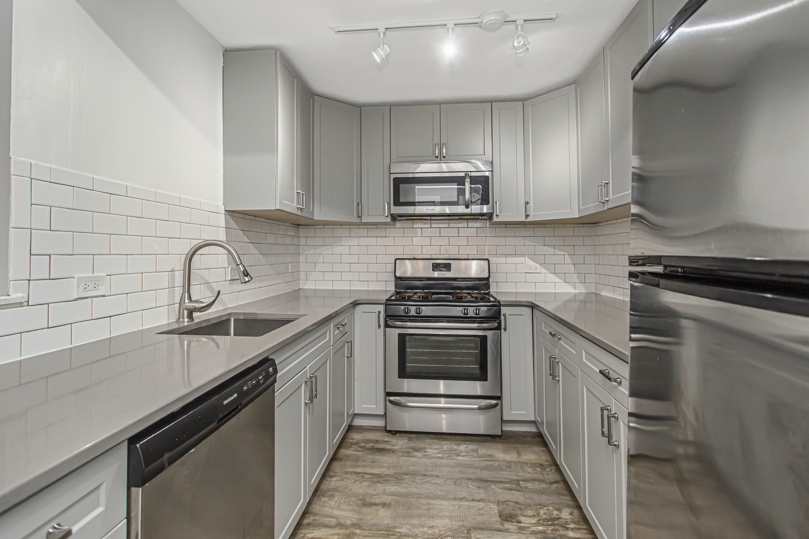 6060 North Ridge Avenue, Unit 2F Chicago, IL 60660 - Photo 8 of 21 Gallery Image 8