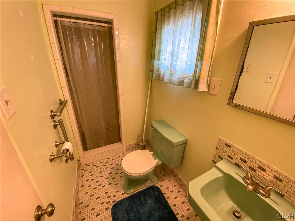 1934 Windsor Road Bethlehem, PA 18017 - Photo 14 of 32 a bathroom with a sink and a mirror
