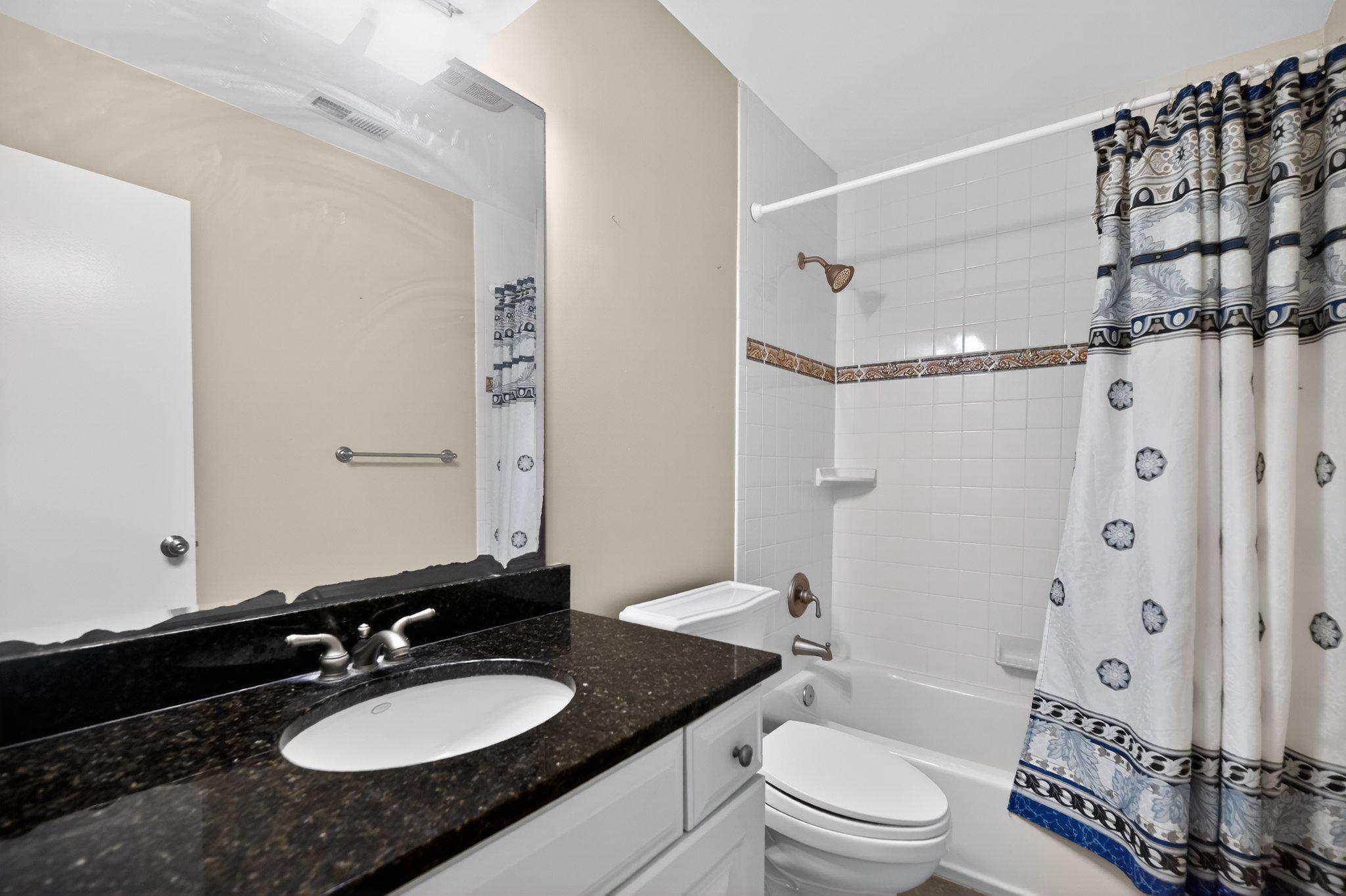 7391 Baldwin Ridge Road Warrenton, VA 20187 - Photo 25 of 32 Full bathroom with shower & tub