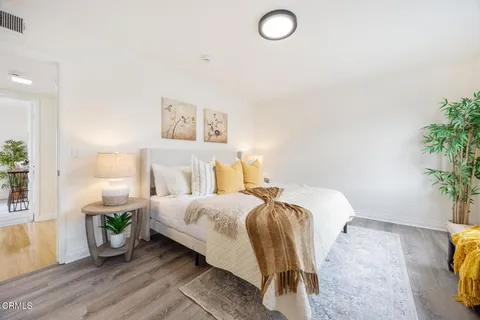 $749,888 | 49 North Parkwood Avenue, Unit 10, Pasadena, CA 91107