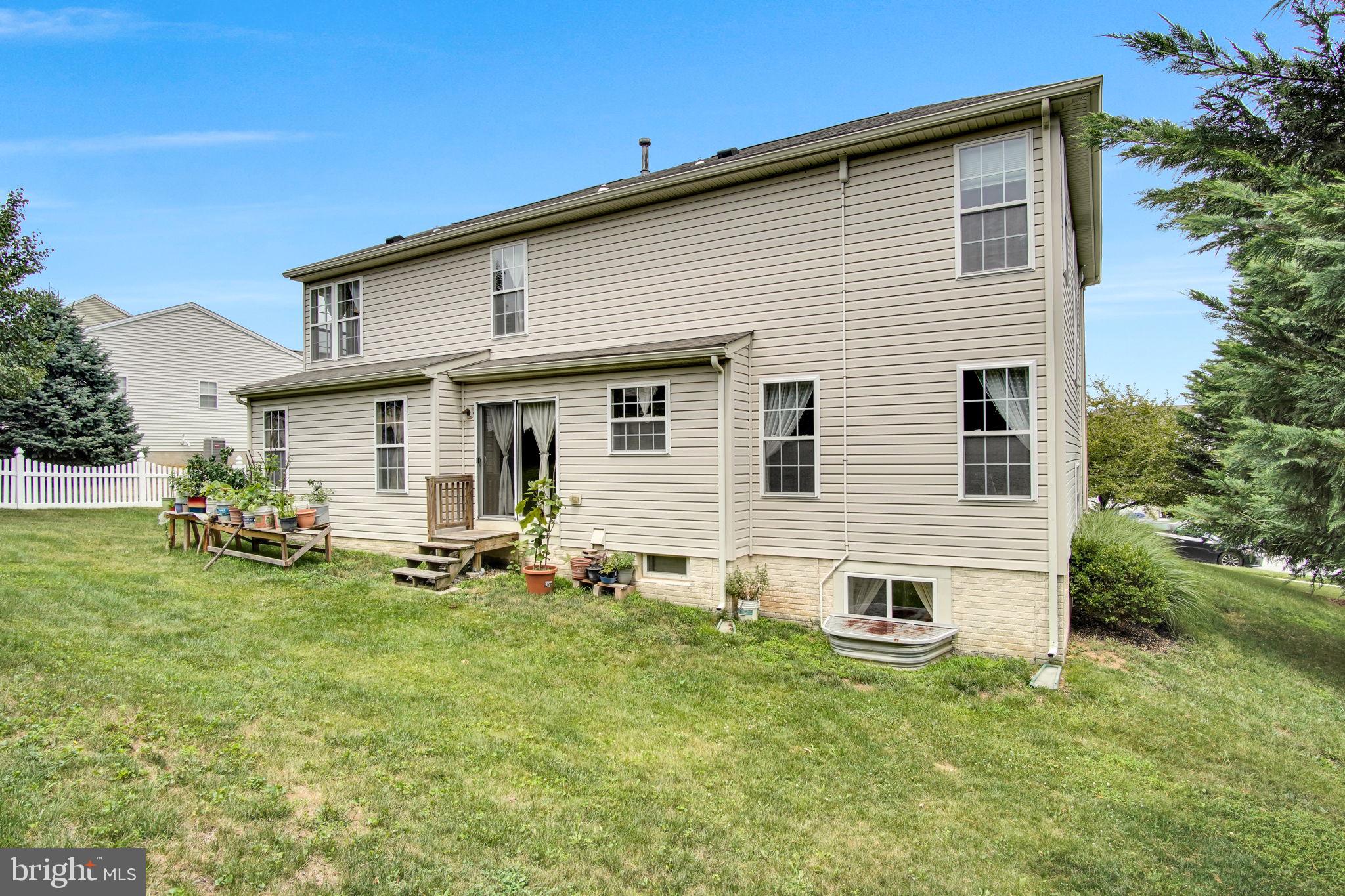 7485 Seneca Ridge Drive York, PA 17403 - Photo 7 of 40