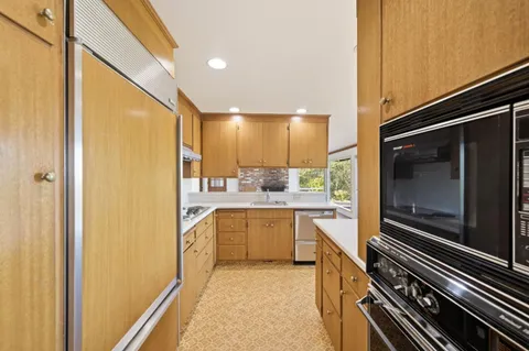 $3,295,000 | 285 Golden Oak Drive, Portola Valley, CA 94028