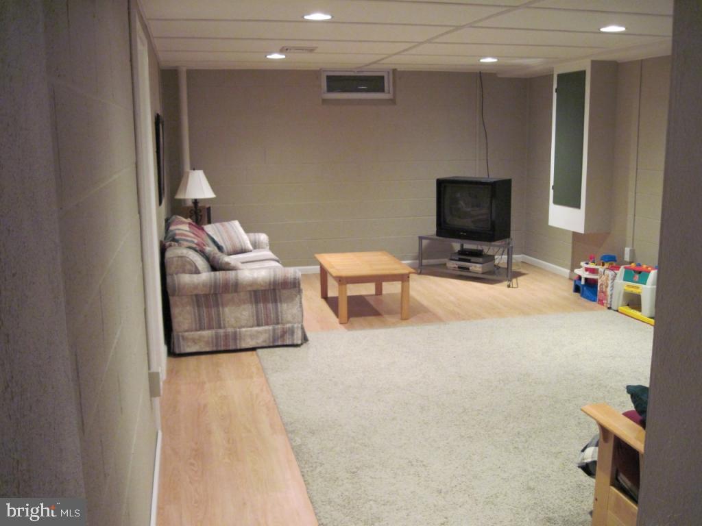 1033 Preston Road Lancaster, PA 17601 - Photo 14 of 35 a living room with furniture and a flat screen tv