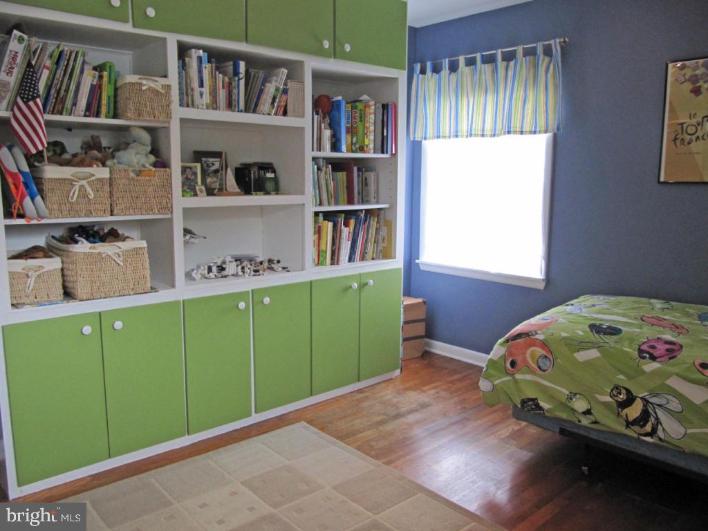 1033 Preston Road Lancaster, PA 17601 - Photo 22 of 35 a bedroom with a bed and a window