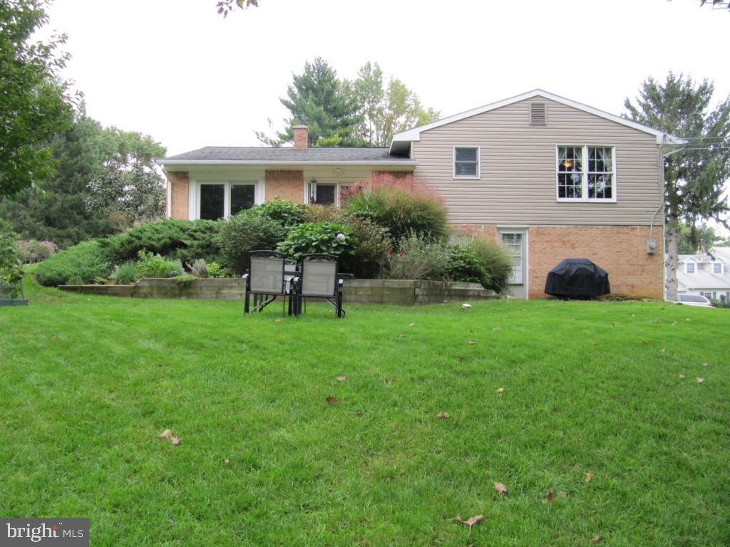 1033 Preston Road Lancaster, PA 17601 - Photo 29 of 35 a house view with a garden space