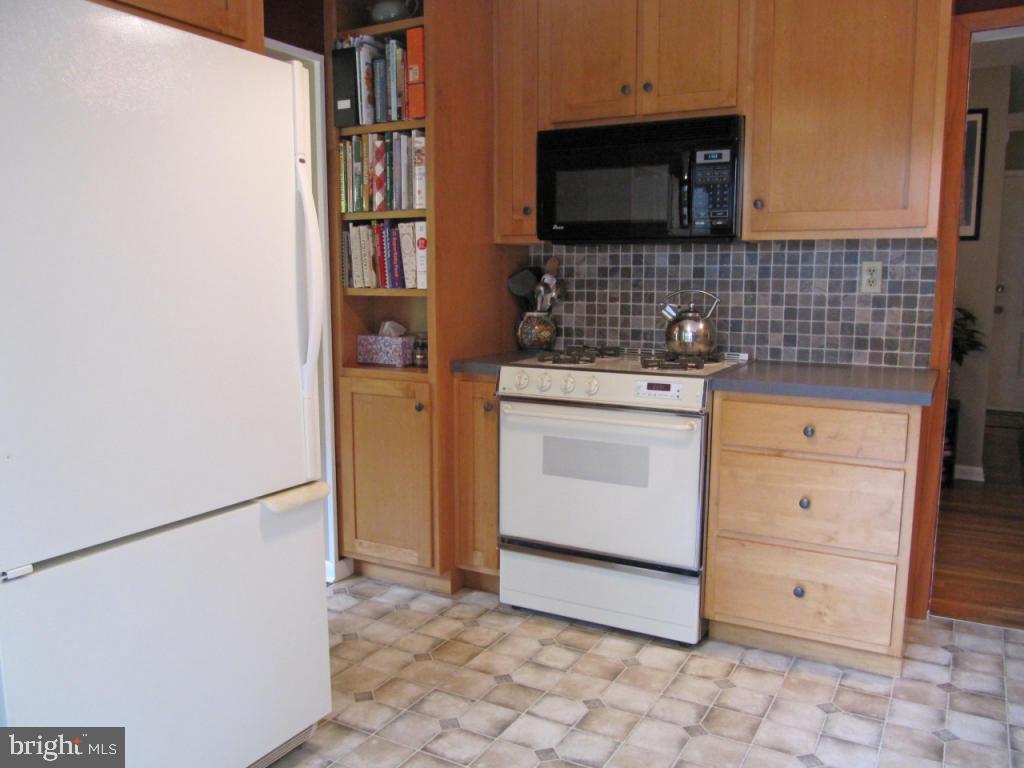 1033 Preston Road Lancaster, PA 17601 - Photo 10 of 35 a view of cabinets and wooden floor