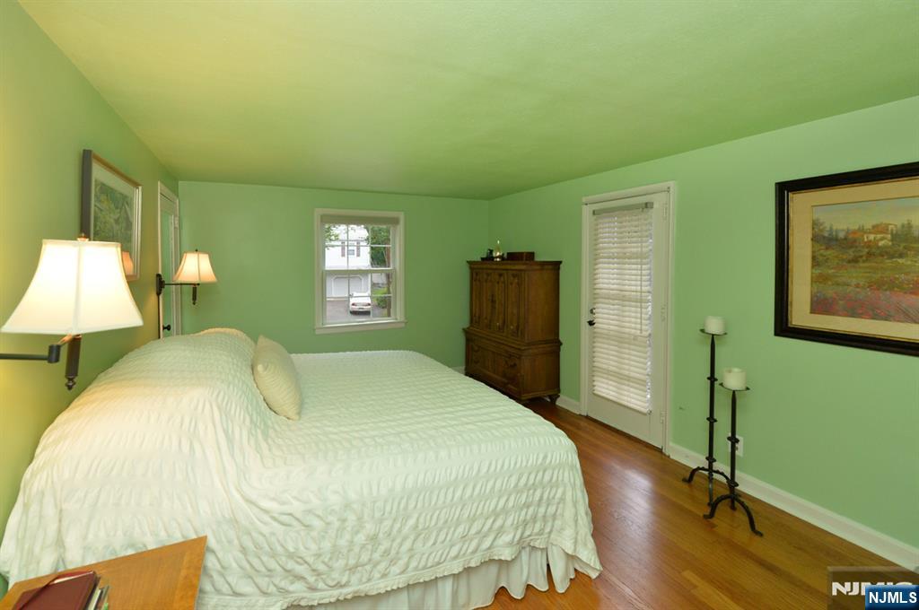 418 Burlington Road Paramus, NJ 07652 - Photo 24 of 30