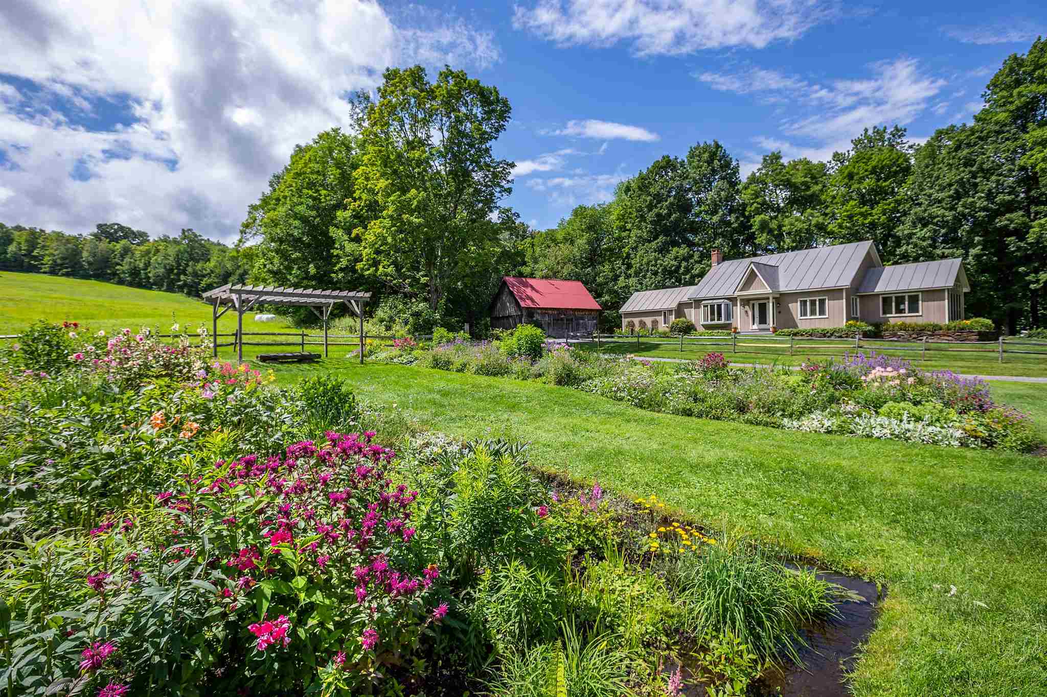 472 Green Gate Road Barnard, VT 05091 - Photo 2 of 40