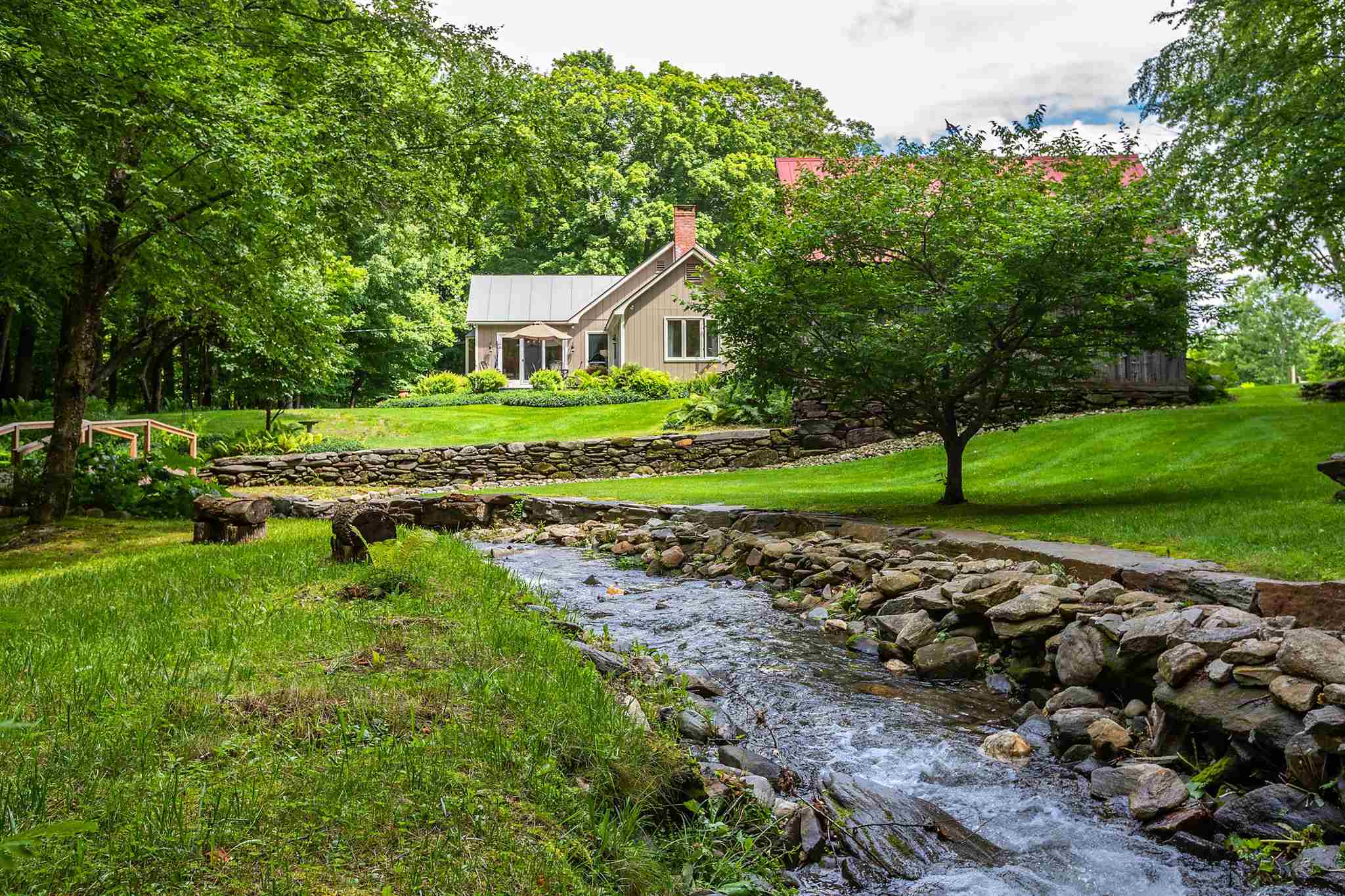 472 Green Gate Road Barnard, VT 05091 - Photo 7 of 40