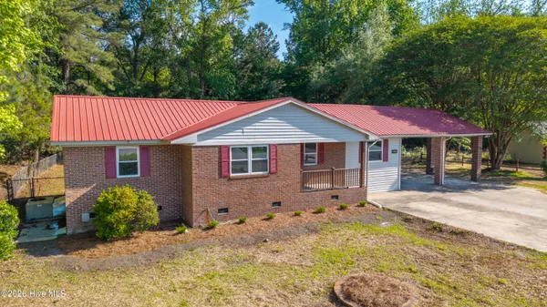 $249,500 | 11073 Sam Potts Highway, Lake Waccamaw, NC 28450