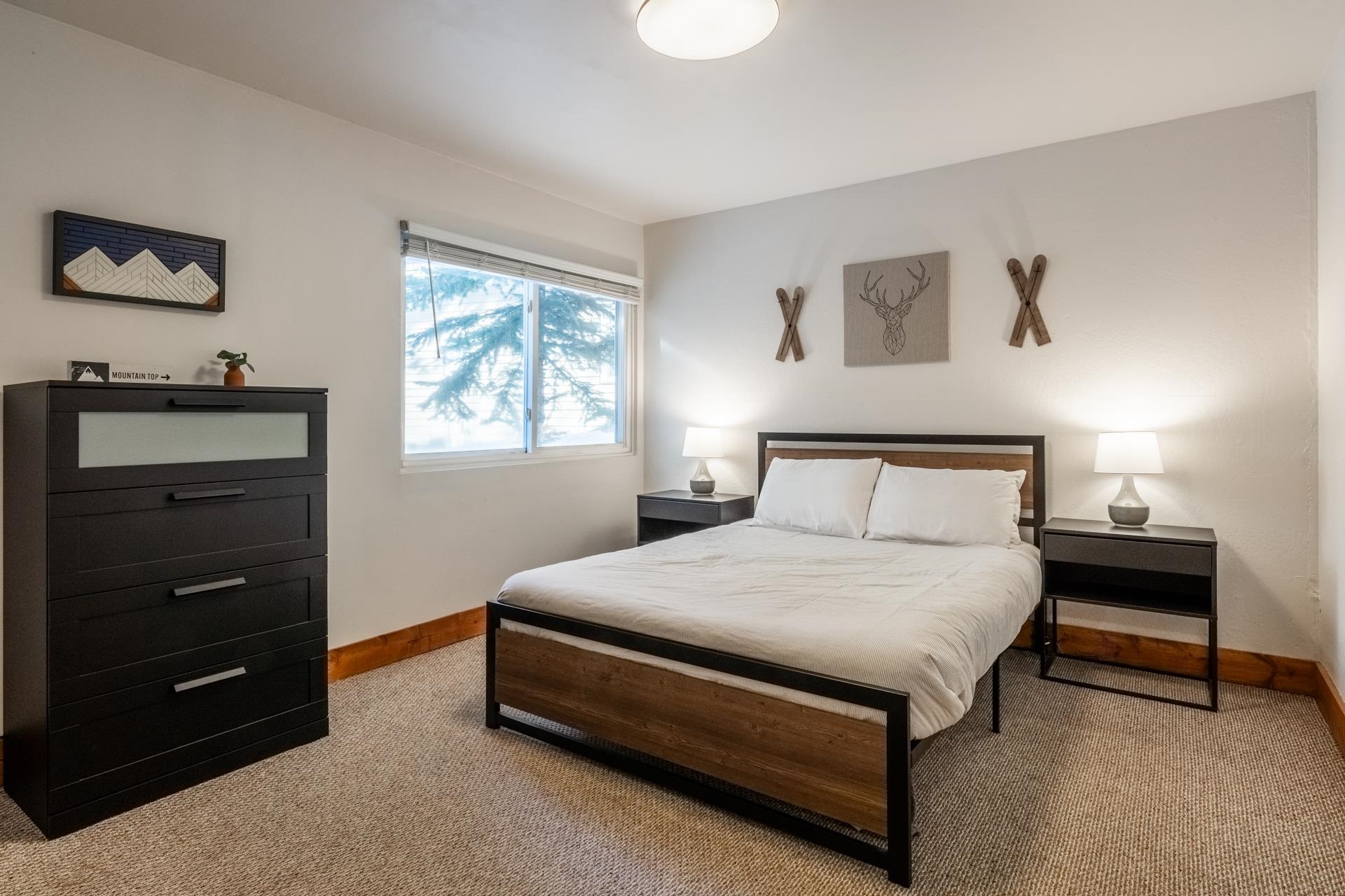 2290 Sierra Nevada Road, Unit 43 Mammoth Lakes, CA 93546 - Photo 19 of 33 a bedroom with a bed and a window