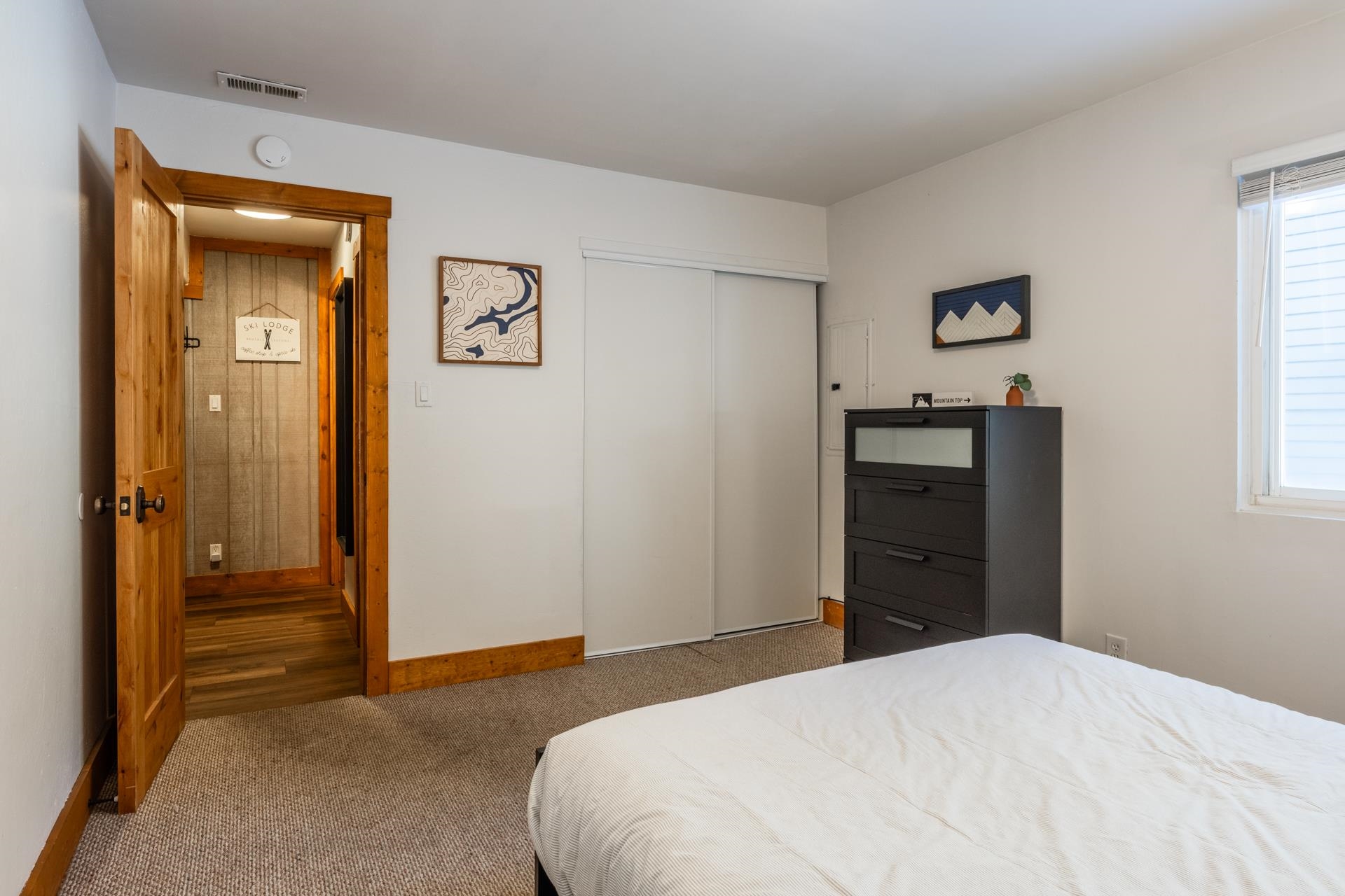 2290 Sierra Nevada Road, Unit 43 Mammoth Lakes, CA 93546 - Photo 21 of 33 a bedroom with a bed and a dresser