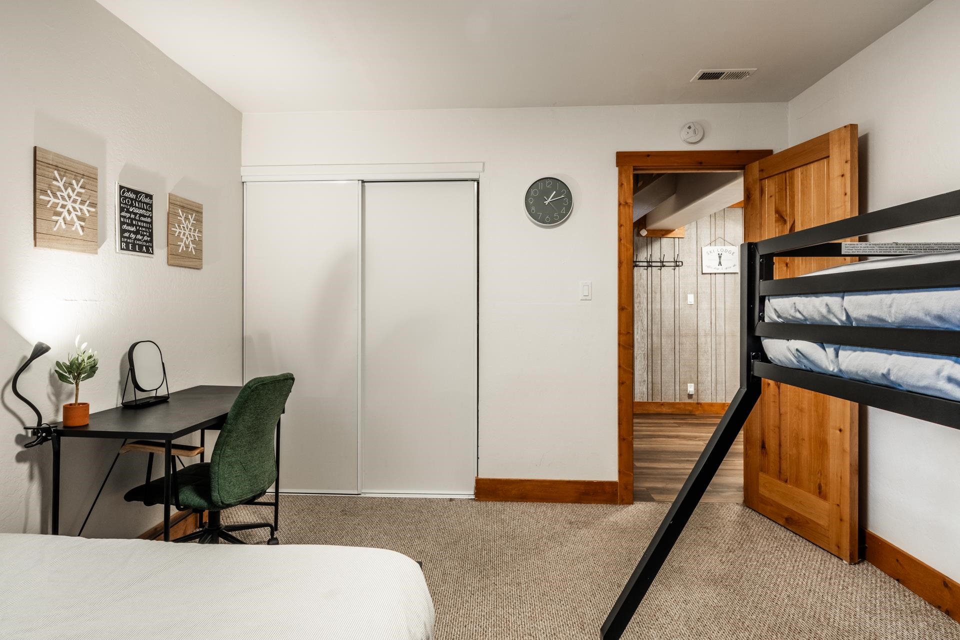 2290 Sierra Nevada Road, Unit 43 Mammoth Lakes, CA 93546 - Photo 25 of 33 a workspace room with furniture