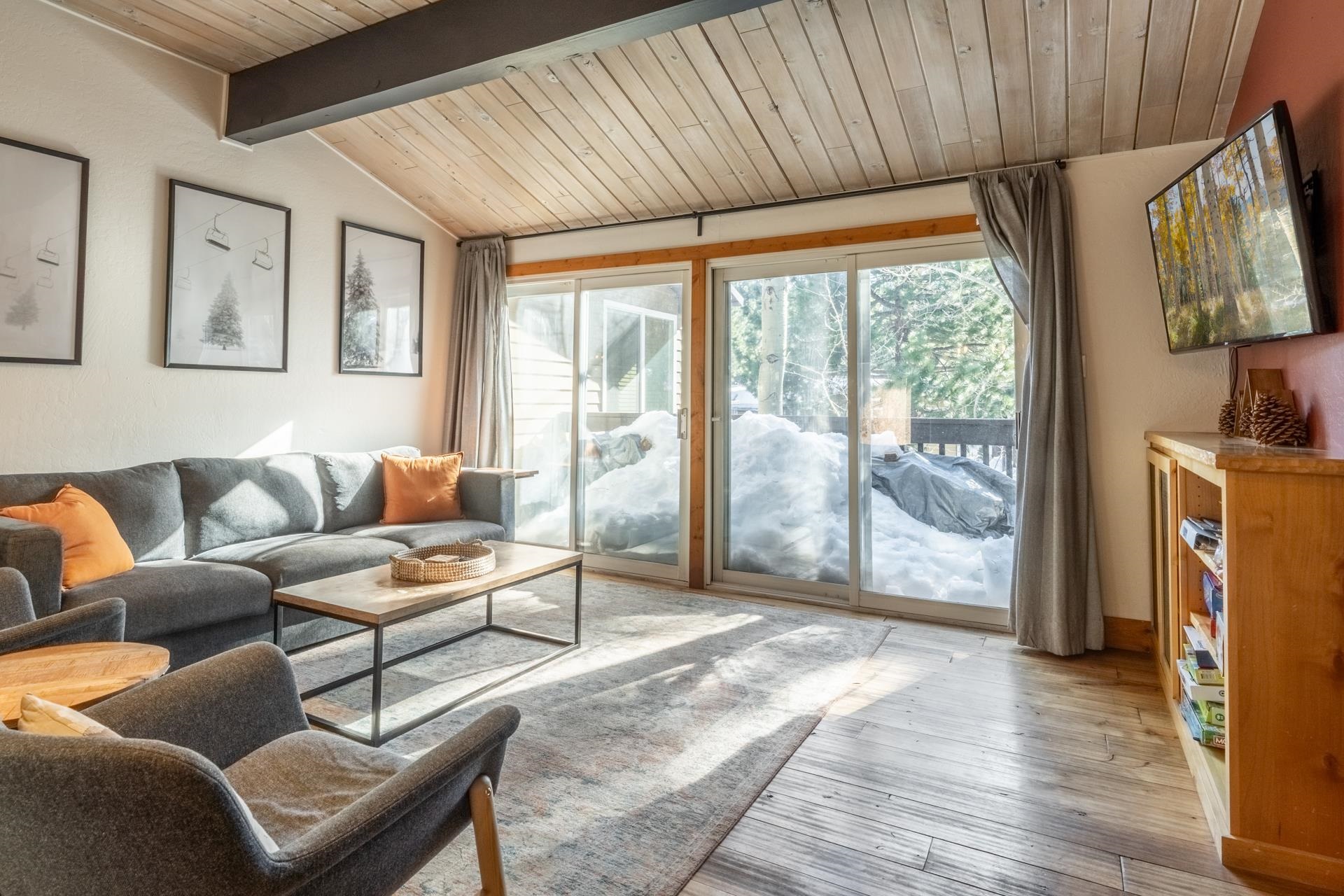 2290 Sierra Nevada Road, Unit 43 Mammoth Lakes, CA 93546 - Photo 4 of 33 a living room with furniture and a floor to ceiling window