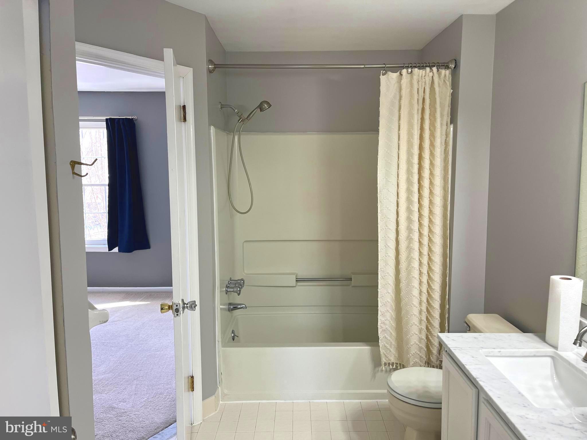 308 Scola Road Brookhaven, PA 19015 - Photo 22 of 38 Full Bathroom w/tub/shower