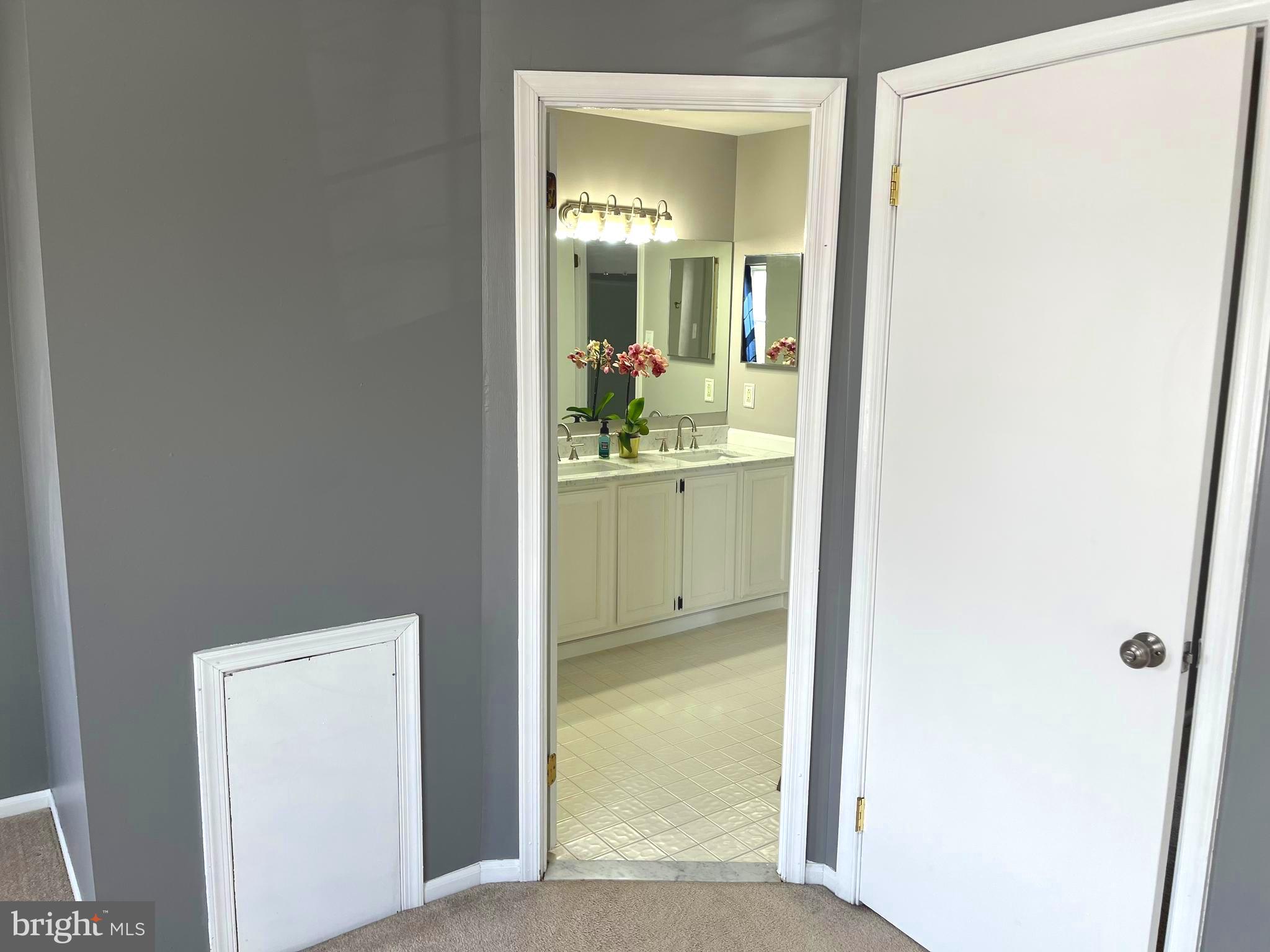 308 Scola Road Brookhaven, PA 19015 - Photo 29 of 38 2nd Bedroom w/door to Full Bath