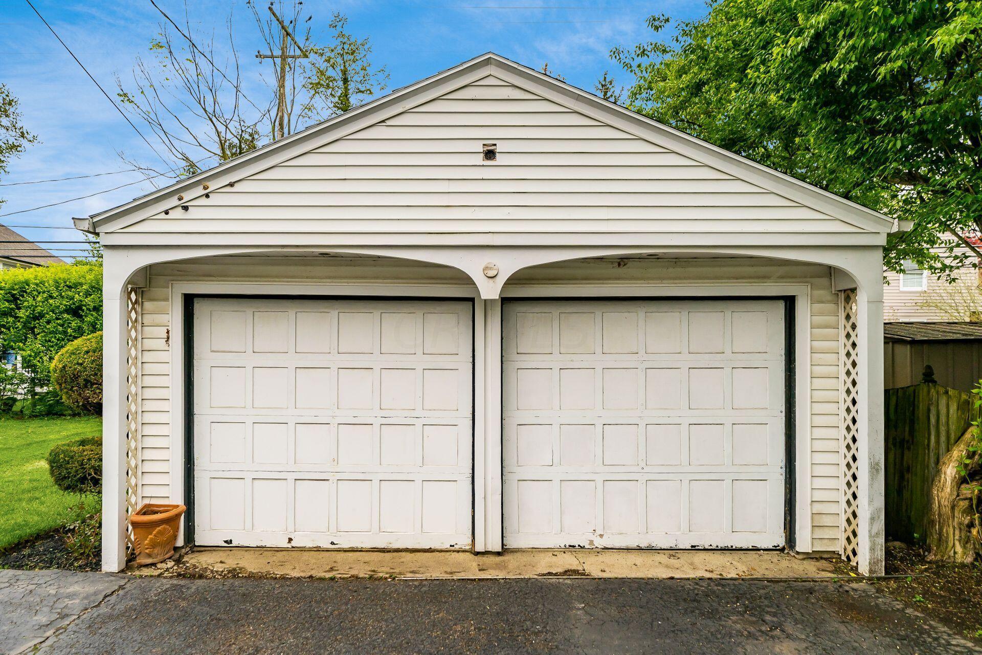2163 North Star Road Columbus, OH 43221 - Photo 34 of 36 2 Car Garage