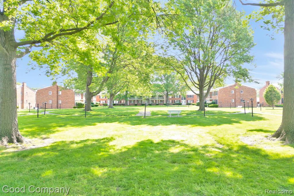 29628 Hoover Road Warren, MI 48093 - Photo 2 of 36