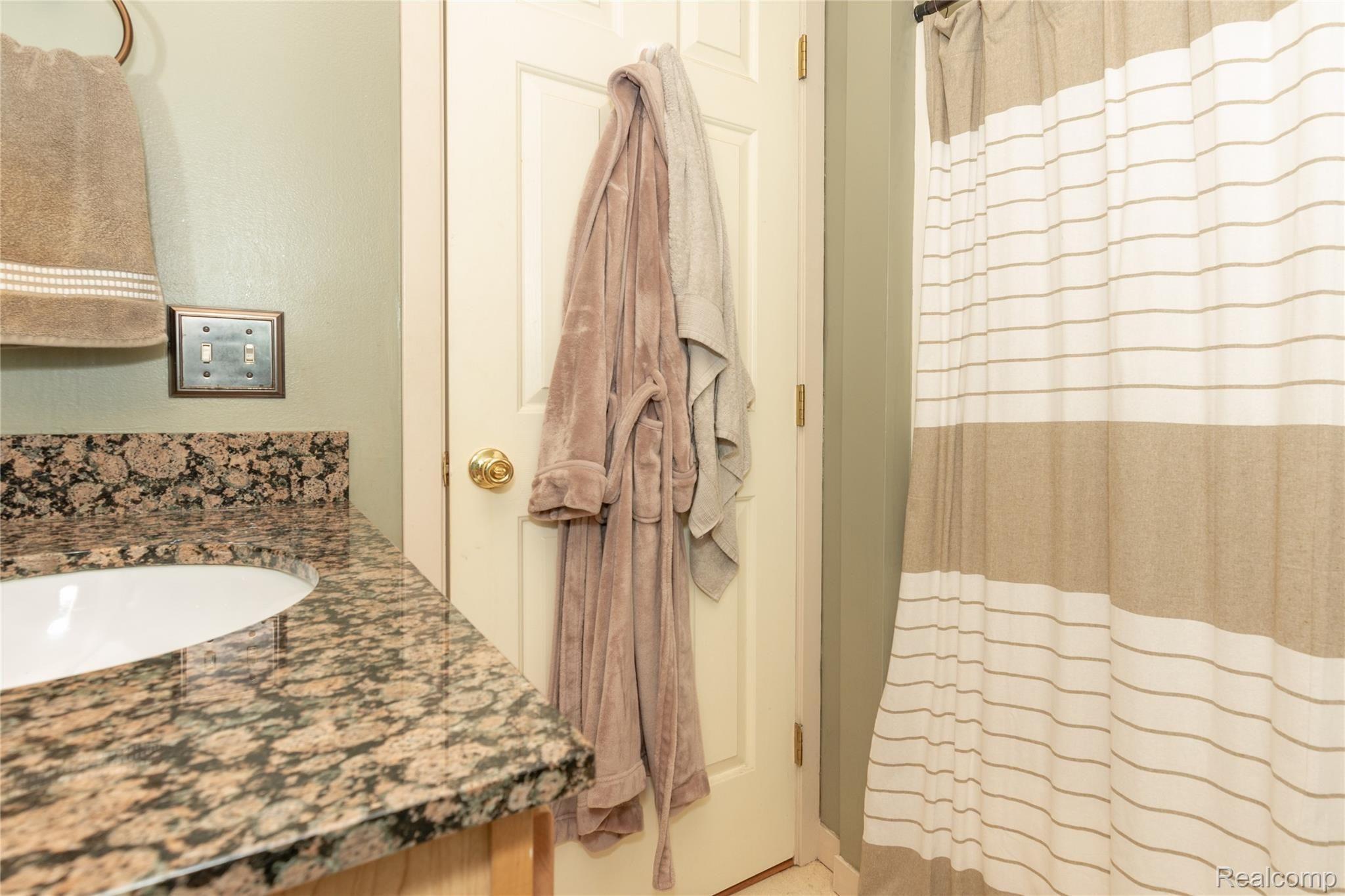 5105 Fish Lake Road Highland, MI 48357 - Photo 15 of 32 Bathroom 1b.jpg
