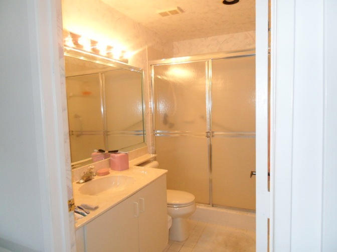 15011 Ashland Circle, Unit 20 Delray Beach, FL 33484 - Photo 13 of 20 Master Bath