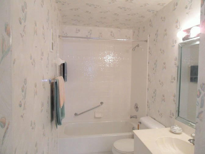 15011 Ashland Circle, Unit 20 Delray Beach, FL 33484 - Photo 16 of 20 Hall Bath