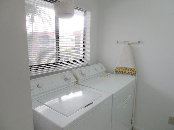 15011 Ashland Circle, Unit 20 Delray Beach, FL 33484 - Photo 18 of 20 Laundry