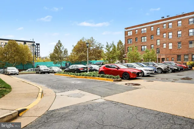 $1,975 | 66 New York Avenue Northwest, Unit 206, Washington, DC 20001