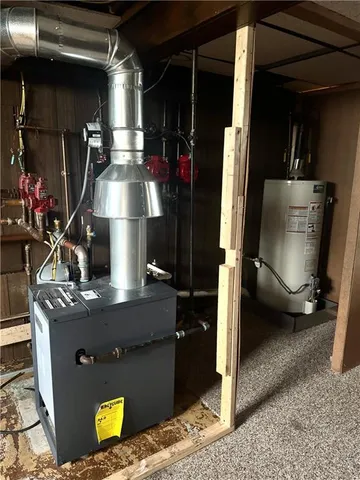 a view of a fountain in front of house