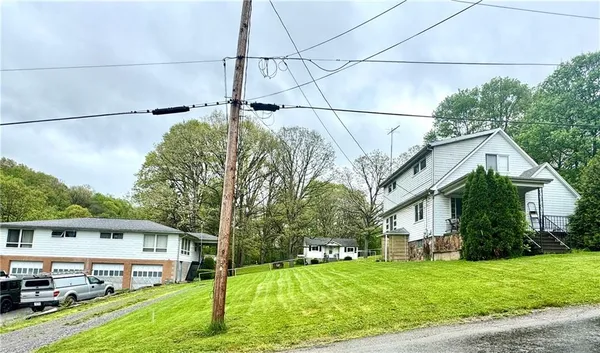 a view of a yard with a tree