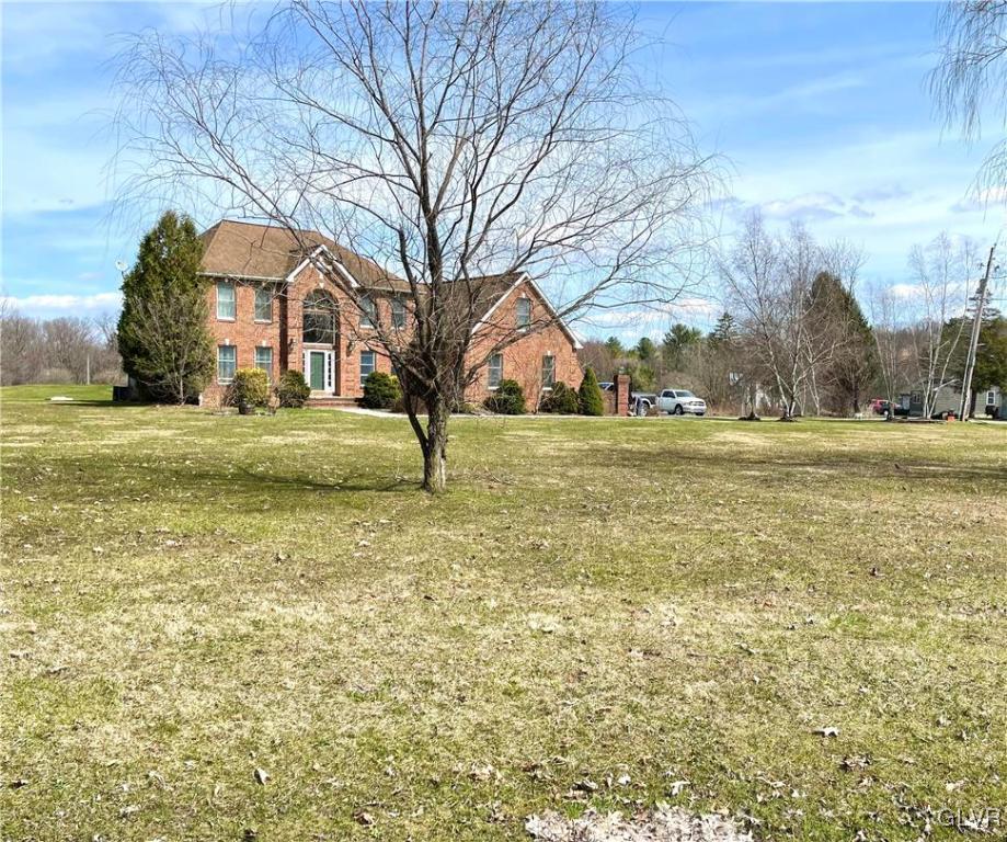 695 Rasleytown Road Pen Argyl, PA 18072 - Photo 3 of 39 Gallery Image 3