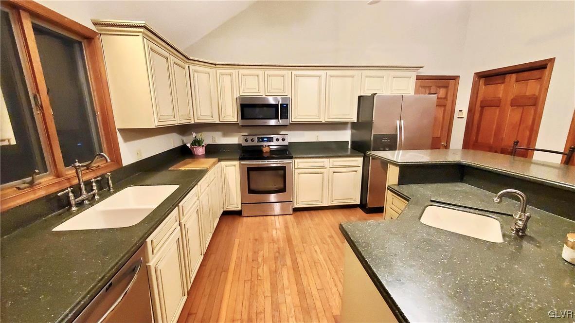 695 Rasleytown Road Pen Argyl, PA 18072 - Photo 6 of 39 Gallery Image 6