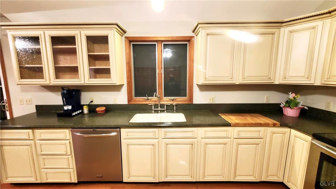 695 Rasleytown Road Pen Argyl, PA 18072 - Photo 7 of 39 Gallery Image 7