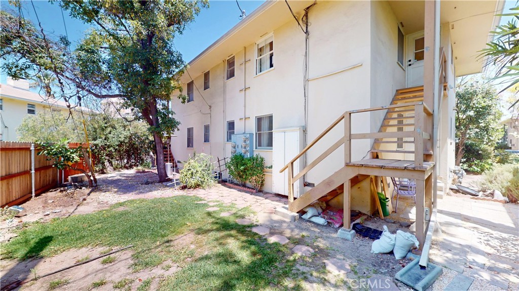 1715 Raymond Hill Road South Pasadena, CA 91030 - Photo 3 of 21 Side and back yard.