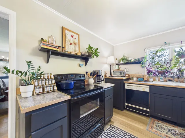 $284,000 | 913 1st Street West, Fairfield, ID 83327