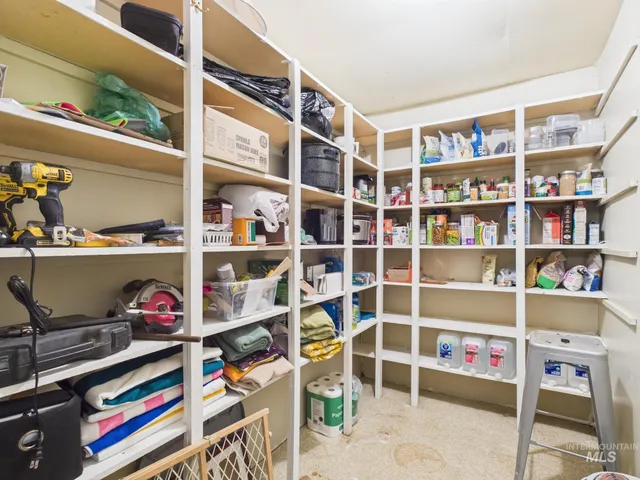 $284,000 | 913 1st Street West, Fairfield, ID 83327