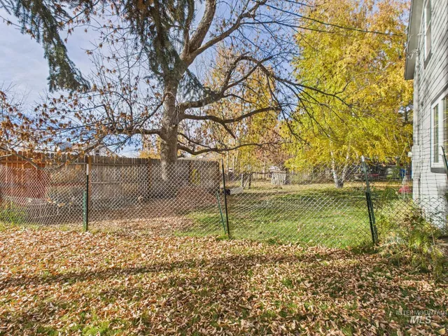 $284,000 | 913 1st Street West, Fairfield, ID 83327